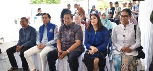 Antre Bersama Masyarakat, Bupati Aji Nyoblos Bareng SBY di TPS 16 Ploso
