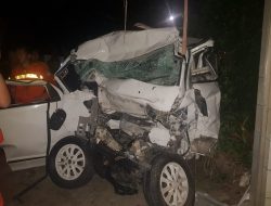 Evakuasi Pengemudi Luxio Yang Tabrak Garasi Rumah Berlangsung Dramatis
