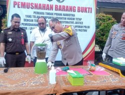 Polisi Musnahkan Narkoba Jenis Sabu dan Ganja, Pengedar Kabur Ke Jawa Tengah