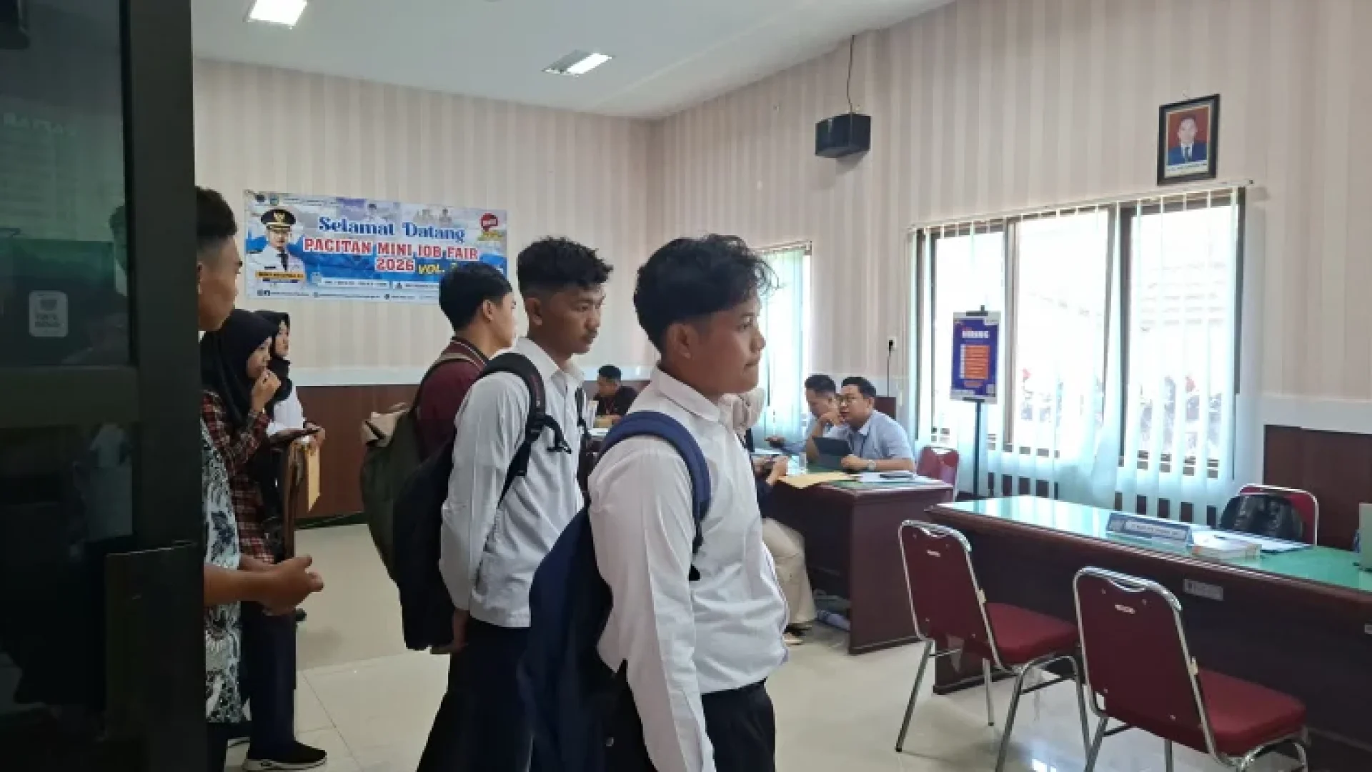 Pencari Kerja Lokal Serbu 250 Posisi Kerja dalam Mini Job Fair yang dibuka Disdignaker