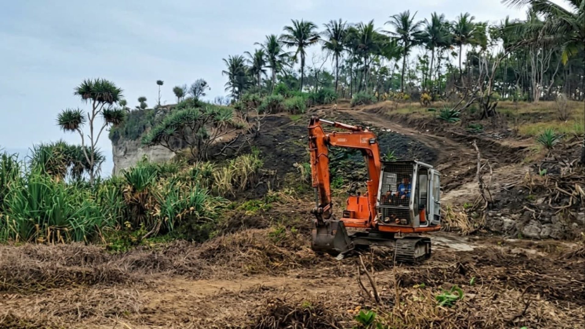 Buka Jalur Penghubung Tiga Desa di Donorojo Untuk Dongkrak Wisata dan Ekonomi Pesisir